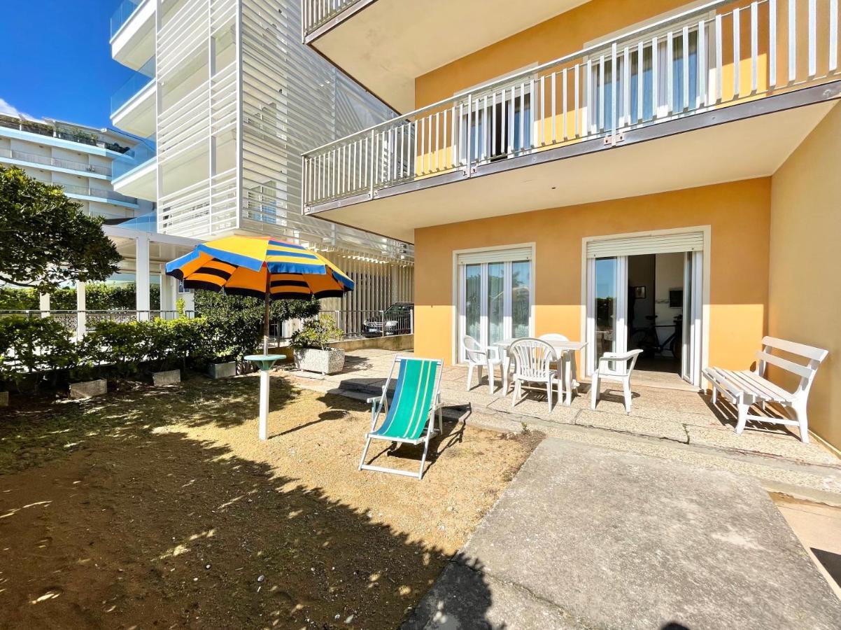 Villa Fronte Mare-Carraro Immobiliare Jesolo - Family Apartments 외부 사진