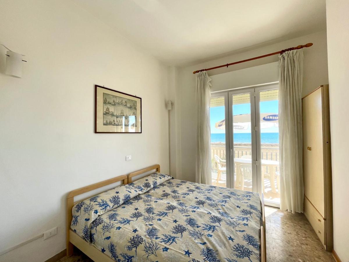 Villa Fronte Mare-Carraro Immobiliare Jesolo - Family Apartments 외부 사진