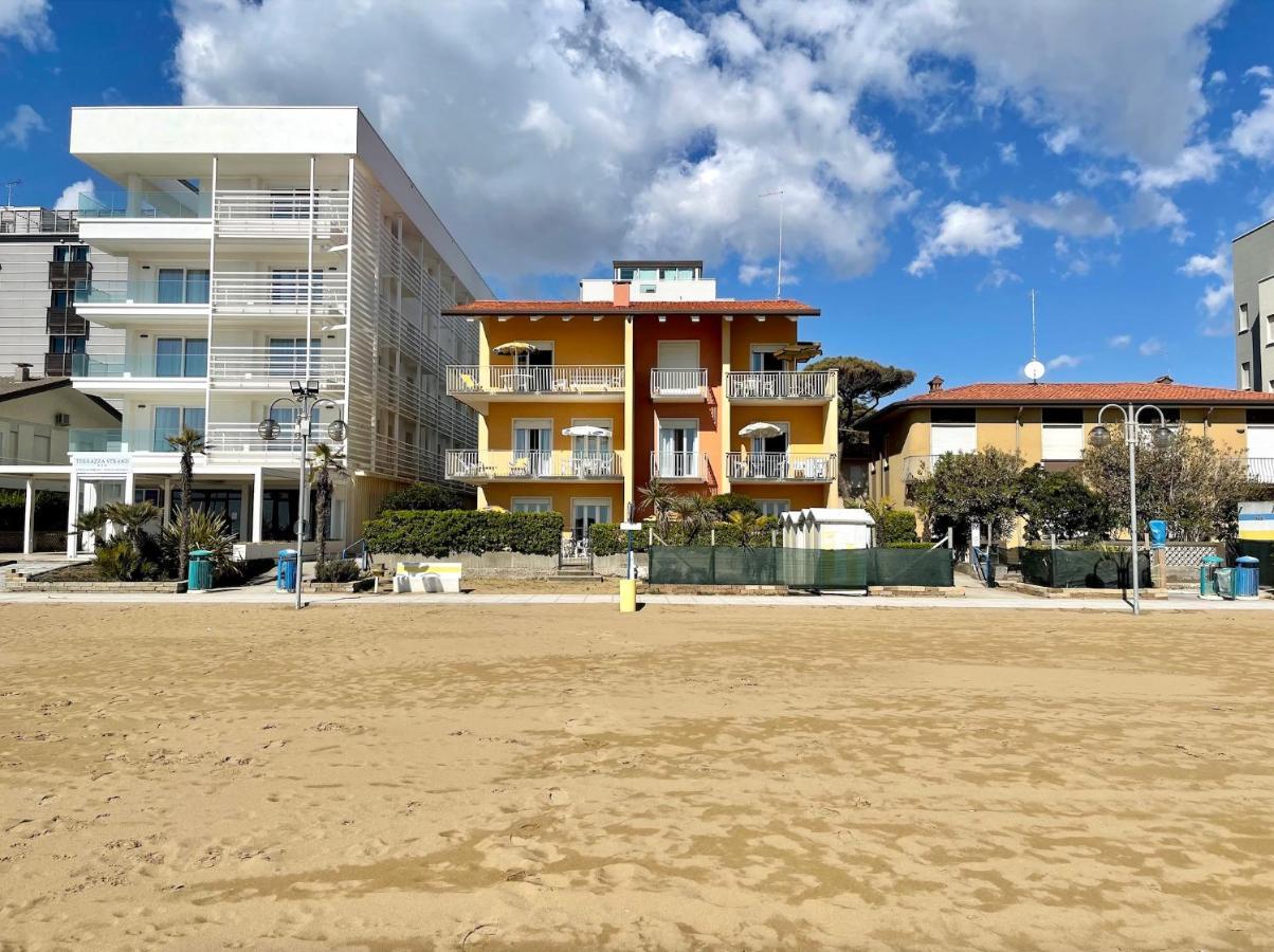 Villa Fronte Mare-Carraro Immobiliare Jesolo - Family Apartments 외부 사진