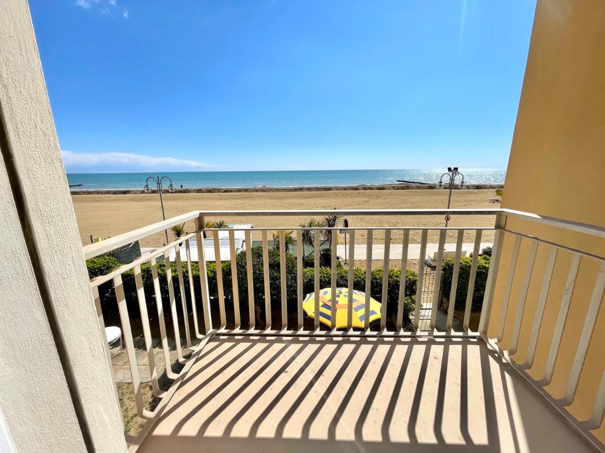 Villa Fronte Mare-Carraro Immobiliare Jesolo - Family Apartments 외부 사진